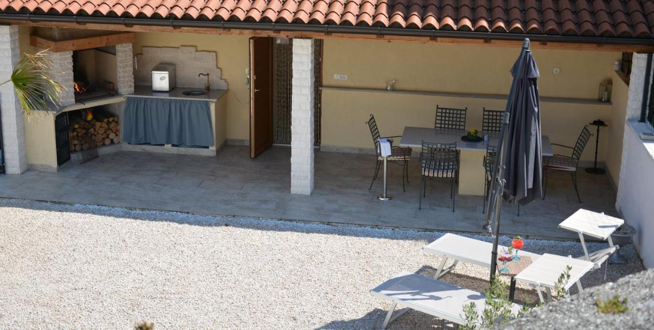 Casa Ferata - Holiday Home Vizinada Luaran gambar