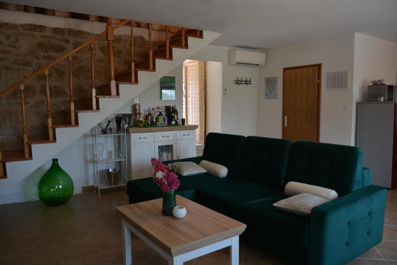 Casa Ferata - Holiday Home Vizinada Luaran gambar