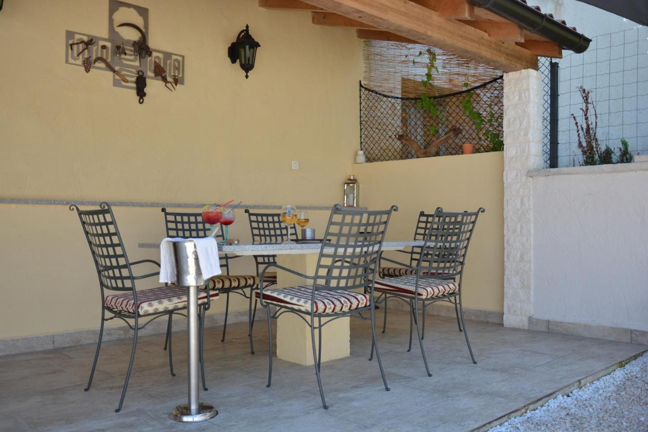 Casa Ferata - Holiday Home Vizinada Luaran gambar