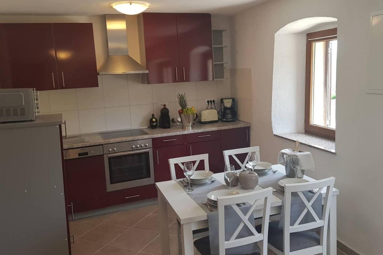 Casa Ferata - Holiday Home Vizinada Luaran gambar