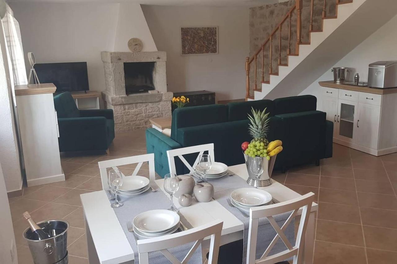 Casa Ferata - Holiday Home Vizinada Luaran gambar