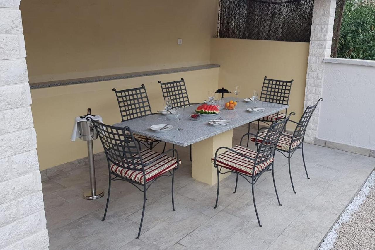 Casa Ferata - Holiday Home Vizinada Luaran gambar